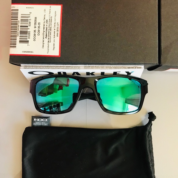 oakley jupiter squared size